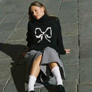 Lisa Says Gah Black Bow Sweater